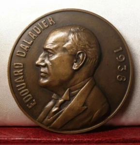 1938 French Daladier ww2 bronze medal by Zelikson 50mm prime Minister socialist - Picture 1 of 2