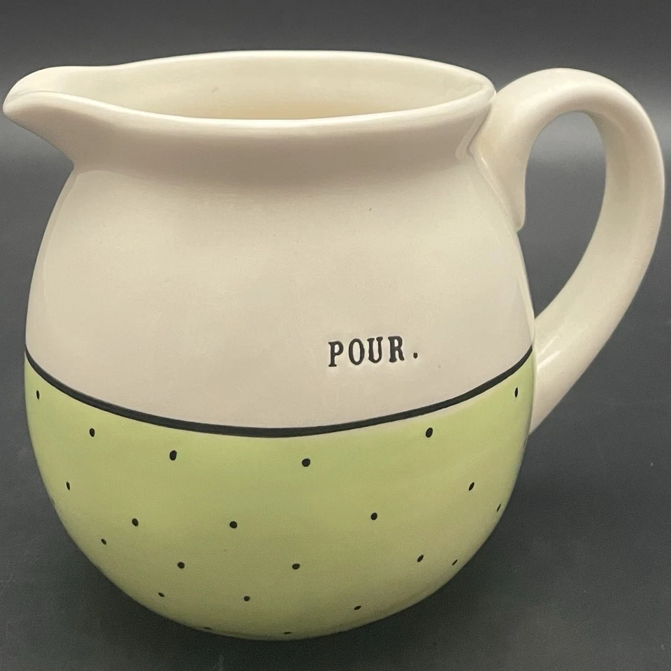 Crema de lunares Rae Dunn 2017 verde lima para verter hecha en China 4" de alto x 4" de diámetro Foto 1 de 4