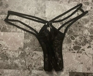 NWT VICTORIA'S SECRET BLACK LACE STRAPPY GOLD RING CROTCHLESS THONG PANTIES - Picture 1 of 7