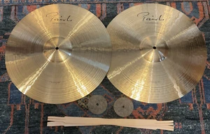 Paiste 18” Signature Symphonic Heavy Hand Cymbals, Pair - Picture 1 of 3