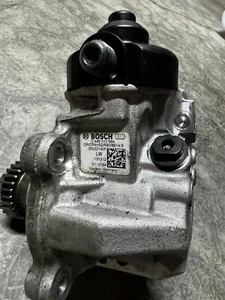 OEM USED Genuine Jeep Grand Cherokee 3L V6 fuel pump 0445 010 684 - Picture 1 of 3