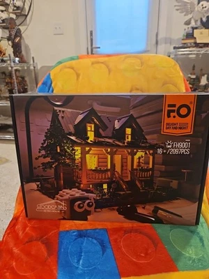 Conjunto de construção de cabine de madeira FUNWHOLE com luzes LED modelo FH-9001 - Imagem 1 de 2