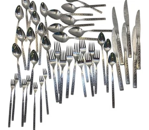 Oneida Spanish Court Utencils Flat Ware Vintage 44 Pieces - Picture 1 of 23