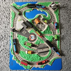Thomas The Tank Engine Toy Set With Play Track - Picture 1 of 22