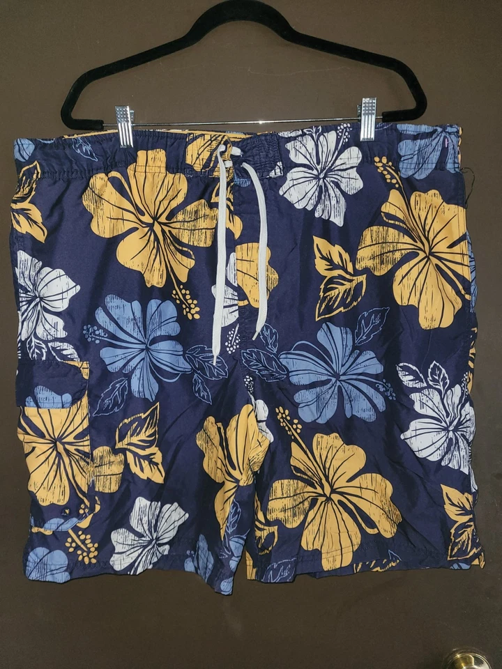Consensus Shorts Swimwear Trunks Mens Sz XL Tropical Navy Yellow Lots of Pockets - Image 1 of 4