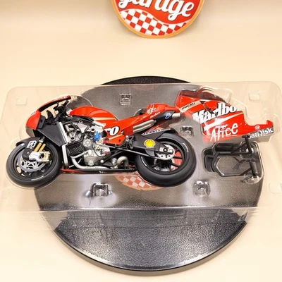 MINICHAMPS 1/12 Ducati Desmo16 GP7 Casey Stoner MotoGP 2007 Marlboro 122070027 - Image 1 of 4