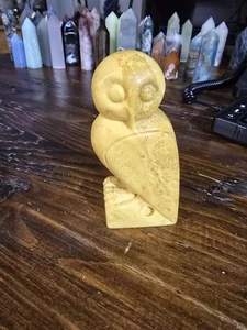 Gelbe Jade Kristall Eule 4 Zoll 0,37 Pfund handgeschnitzt Edelstein Figur Weisheit Wohlstand - Bild 1 von 3