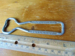 Vintage 7-Up wire bottle opener - Picture 1 of 2