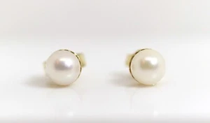 Orecchini in oro giallo 14kt - 585 perla chiusura a farfalla lato esposizione: Ø: 6mm - Foto 1 di 7