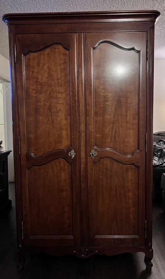 Guarda-roupa vintage de mogno coleção KINDEL - Imagem 1 de 4