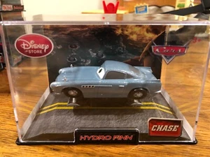 Disney Store Pixar Cars -"CHASE"- Hydro Finn en caja de plástico Collectors Diecast - Imagen 1 de 3