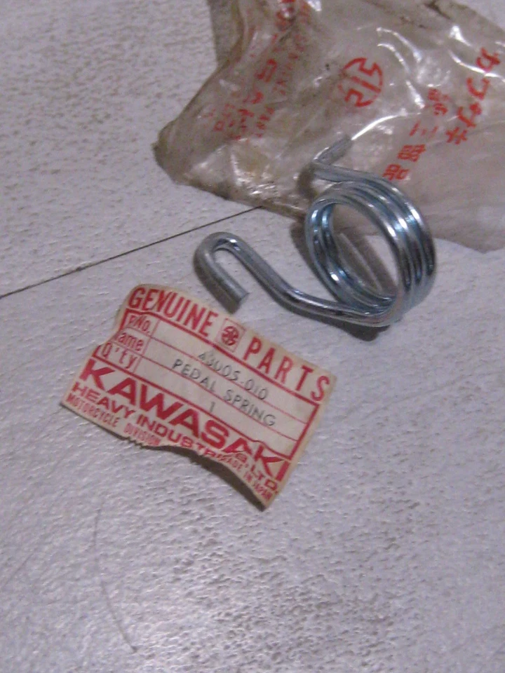 KAWASAKI W2TT/W2SS/W1SS/W1 BRAKE PEDAL RETURN SPRING NOS! - Image 1 of 1