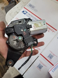 04-10 Grand Caravan Town & Country 04-07 PT Cruiser Rear Wiper Motor - Picture 1 of 3