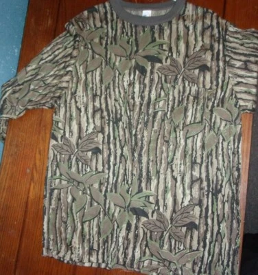 REALTREE CAMO TREE AND LEAVES LONG SLEEVE SHIRT MEDIUM HUNTING MADE IN THE USA - Image 1 of 4