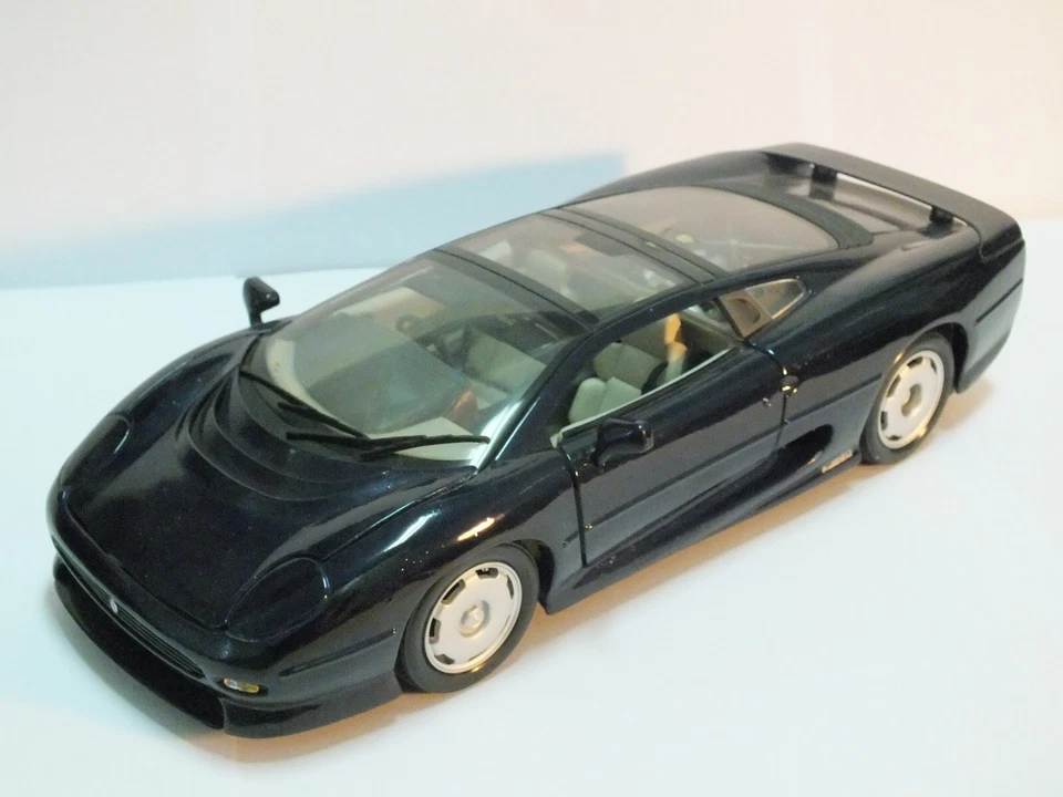 Jaguar XJ220 1/18 Maisto - Immagine 1 di 1