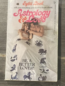 Astrology and Love by Sybil Leek Berkeley Medallion Paperback 1977 - Bild 1 von 3