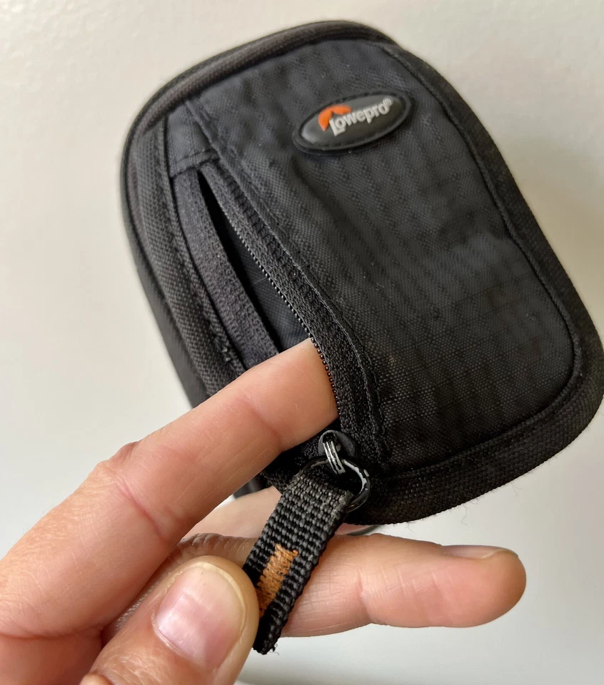 LowePro Ridge 30 GreenDigital Camera Padded Small Bag Case Compact - Image 1 of 4