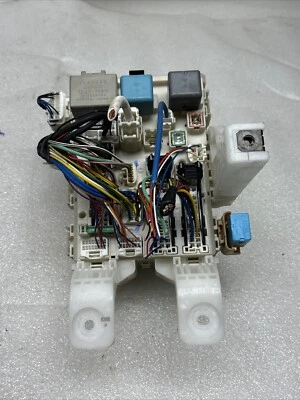 Toyota Prius 2005 caja de fusibles interior debajo del tablero OEM 04 05 06 07 08 09 Foto 1 de 4