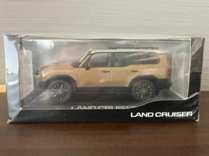 Land Cruiser 250 TOYOTA 2024 color modelo 1/30 arena x gris claro 2ZC 36 de JPN - Imagen 1 de 6