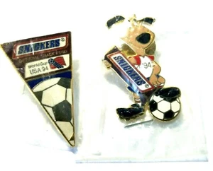 Lote de 2 prendedores coleccionistas patrocinadores caramelos Snickers Copa Mundial 1994 - Imagen 1 de 3