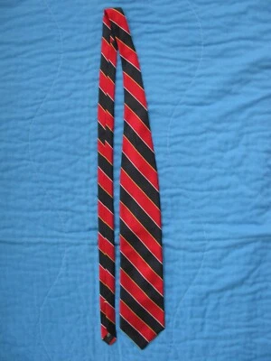 Gravata de seda Claybrooke - Listras azuis e vermelhas - Imagem 1 de 4