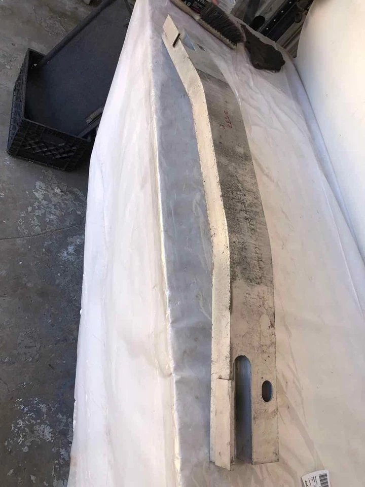 Parachoques trasero Nissan Leaf 2011 barra de impacto amortiguador de metal hatchback fabricante de equipos originales Foto 1 de 4