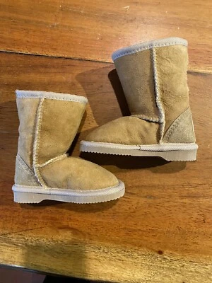 UGG Australia Toddler Classic Boots Chestnut Size 8 - Image 1 of 4