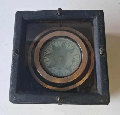 VTG MARITIME POLARIS M.C. CO FLOATING BRASS COMPASS IN WOODEN BOX w/GLASS COVER - Image 1 of 4
