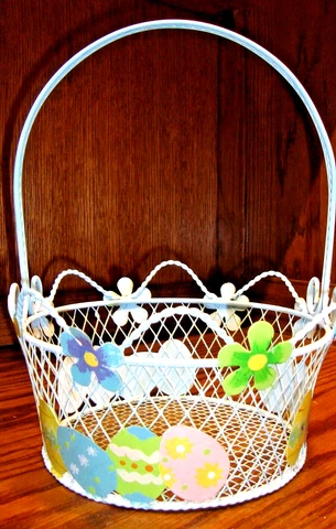 Small Blue Metal Wire Easter Basket w/Handle~Accents Decorated Eggs/Flowers  831 Cover