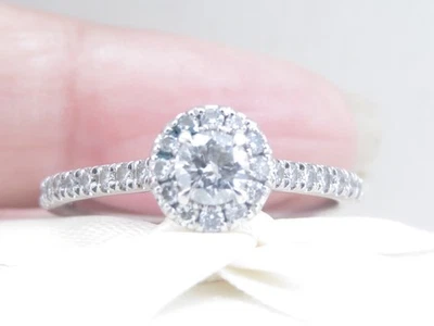 Anillo genuino de diamantes de 0,50 quilates en oro blanco de 14 quilates Michael Hill Foto 1 de 4