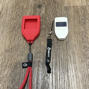 Cartera Trezor One Hardware Sellada de Fábrica - Blanca con Estuche Rojo Nunca Usada - Imagen 1 de 4