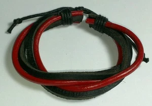 NEU ROT SCHWARZ MEHRERE SCHICHTEN STRÄHNEN ADJ HANDGELENK LEDER HANF MANSCHETTE ARMBAND - Bild 1 von 1