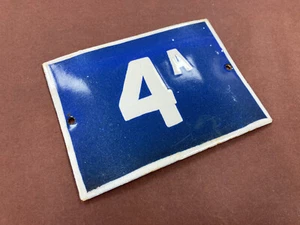 ANTICA INSEGNA SMALTATA EUROPEA VINTAGE NUMERO CIVICO 4 UNA PORTA CANCELLO INSEGNA ANNI 60 - Foto 1 di 5