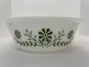 Vintage Glasbake Green Daisy 1 1/2 Quart Casserole Dish Milk Glass Round J2600 - Picture 1 of 9