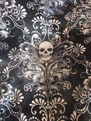 "Tatuaje de tela de calavera calavera damasco Timeless Treasures C3759 algodón 34""x44""" Foto 1 de 2