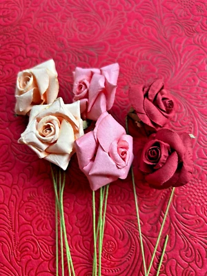 24 1.5" Mini Rose Bud Morera Papel Flores Rosas Artificiales 6 Colores Foto 1 de 2