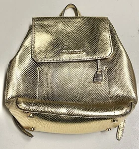 Mochila para mujer Michael Kors pitón oro en relieve cierre a presión con correas - Imagen 1 de 10