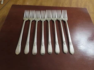 IS ADORAZIONE Set di 8 forchette griglia vintage 1847 Rogers posate placca argento D - Foto 1 di 5