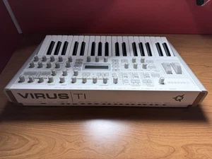 Access Virus Ti2 Polar Synthesizer - Imagen 1 de 4