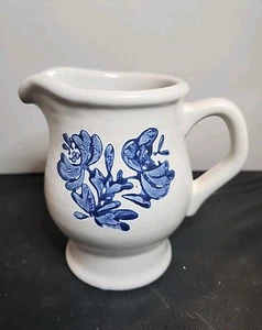 Pfaltzgraff Yorktowne Milchkännchen USA Steingut blau geblümt Vintage - Bild 1 von 4