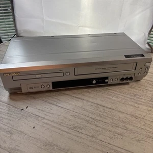 Sylvania DVC860D VCR DVD Lettore Combo 4 Testine Hi Fi Stereo VHS Registratore, TESTATO - Foto 1 di 4