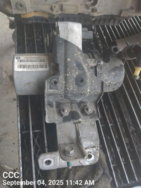 2014-2015 Jeep Grand Cherokee Power Steering Pump Assembly Gasoline Pre-Owned. - Image 1 of 1