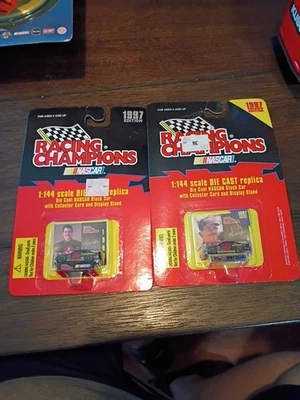 1997 年赛车冠军预览版 1/144 Ernie Irvan #28 德士古哈沃林 2 件装  — 第 1/4 张图片