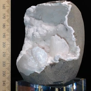 Mordenite geode w/ Heulandite crystal cluster snow white Zeolite geode 0.57kg - Picture 1 of 10