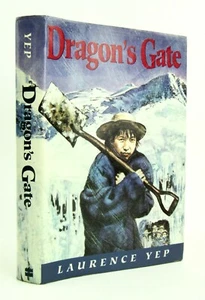 DRAGON'S GATE Laurence Yep 1994 Newbery Honor1st/1st HBDJ L1 - Imagen 1 de 5