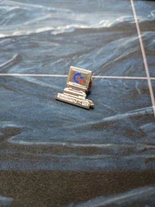 Commodore Amiga Pin Vintage 80er Rare Sammler Zustand - Afbeelding 1 van 2