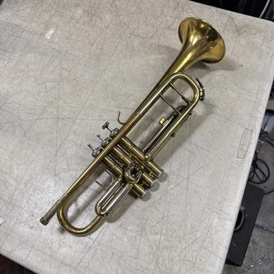 Trompeta Estudiante Bach BTR301 Latón - para piezas, taller de reparación - limpiar y restaurar Foto 1 de 4