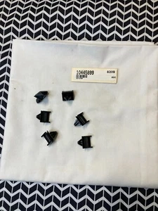 OEM GM Lower Molding Retainer-Rocker Panel Extension Molding 10445899 lot of 6 - Picture 1 of 5