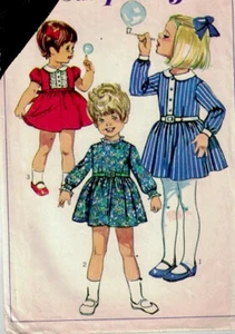 UNCUT Vintage Simplicity 7789 Abito Bambina Bambina Modello 3 Cuciture - Foto 1 di 3