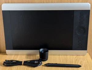 Wacom PTH-651 Intuos Pro Medium Creative Pen & Touch Tablet Excellent - Picture 1 of 7
